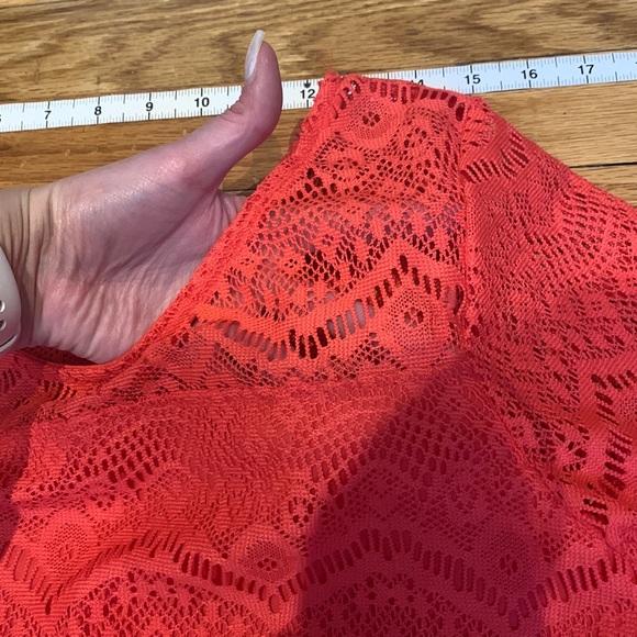 Pretty Lace overlay detail midi dress - Picture 5 of 8